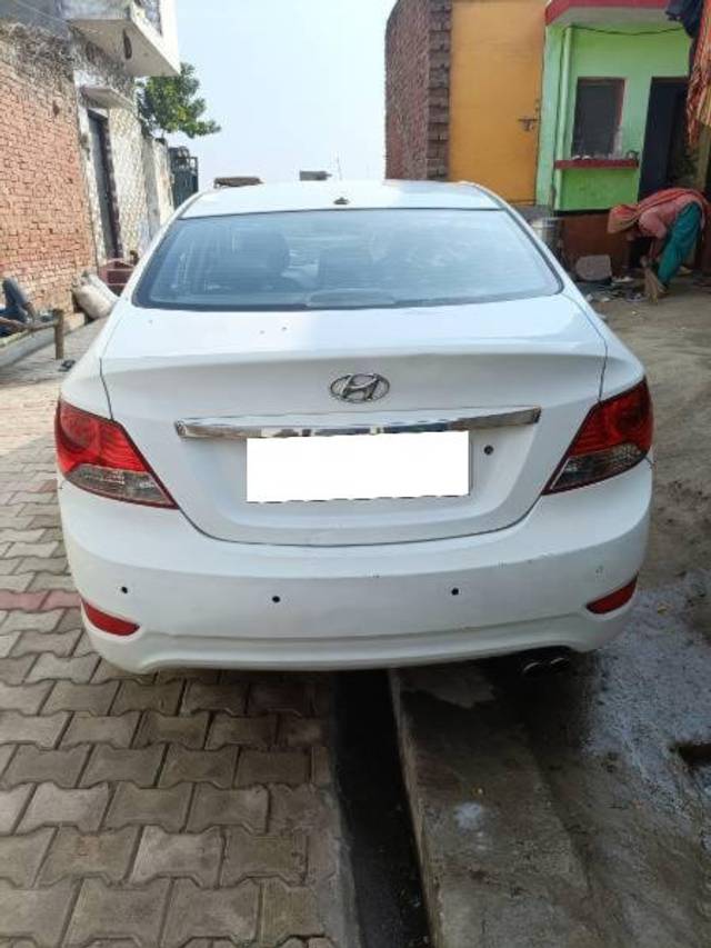 https://images10.gaadi.com/usedcar_image/4272333/original/processed_bfa847fe-6845-43f3-988a-02b3bbbaf7b7.jpg?imwidth=6401