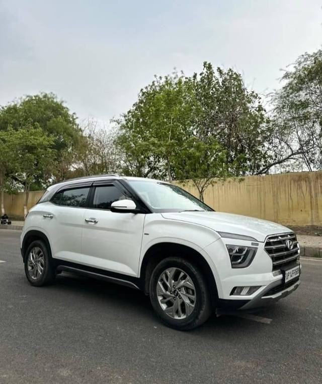 https://images10.gaadi.com/usedcar_image/4272341/original/processed_de087a2bd6eb27dd1bdecb5e74742196.jpg?imwidth=6400