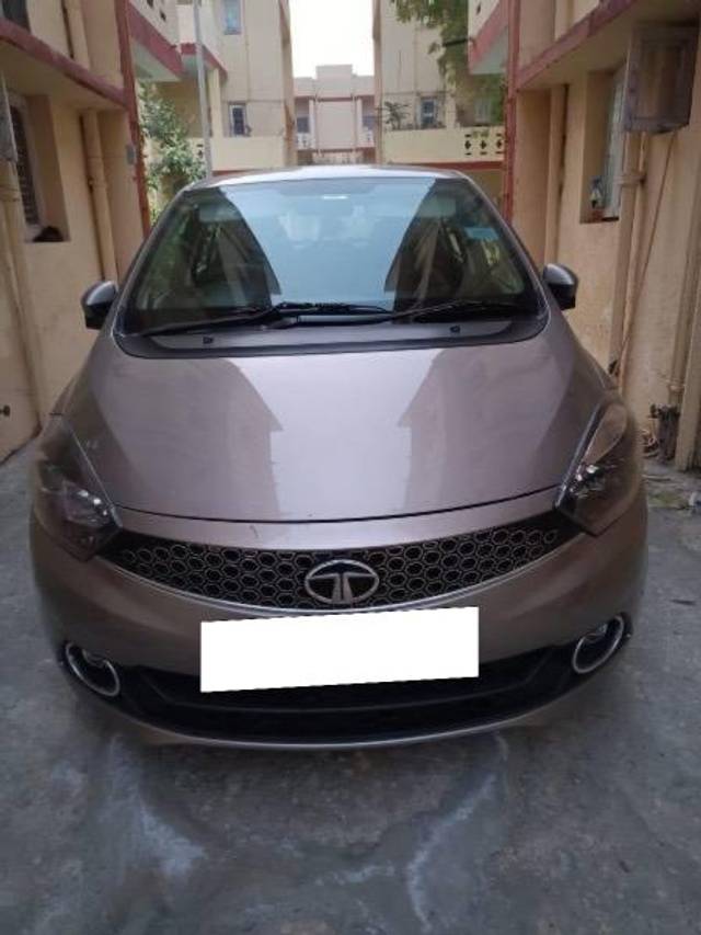 https://images10.gaadi.com/usedcar_image/4272380/original/processed_9dc70598-723d-41d3-afaf-d618863852e4.jpeg?imwidth=6400