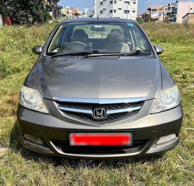 https://images10.gaadi.com/usedcar_image/4272409/original/processed_b38c576a-43eb-4782-997d-a39a5419fd0b.jpeg?imwidth=6400