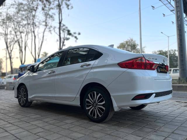 https://images10.gaadi.com/usedcar_image/4272428/original/processed_526575b4bcb4389df6ec016148bda0ef.jpg?imwidth=6402