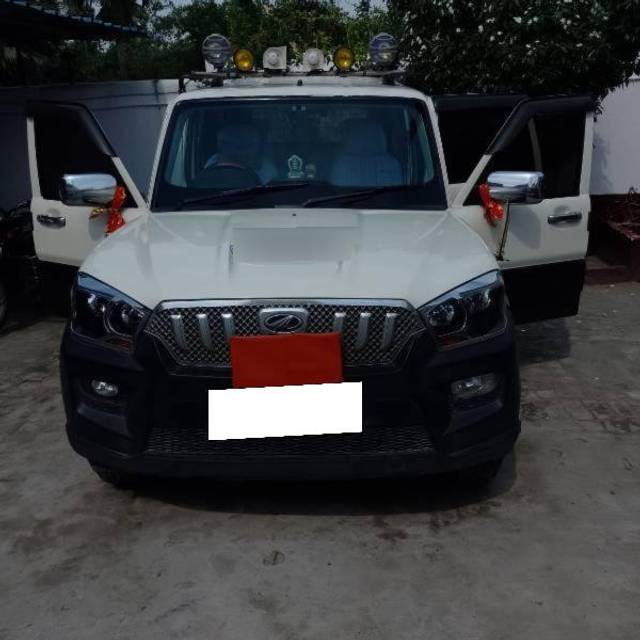 https://images10.gaadi.com/usedcar_image/4272464/original/processed_0e25c5d0-5c78-40d5-adcd-2b62b97951cf.jpg?imwidth=6402