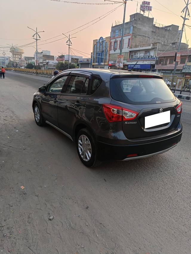 https://images10.gaadi.com/usedcar_image/4272467/original/processed_ebeaf8eab56d8362f0446a15b966b31a.jpg?imwidth=6402