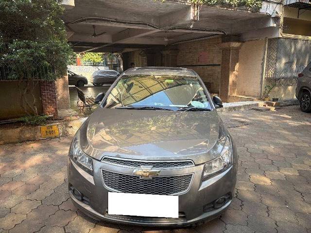 https://images10.gaadi.com/usedcar_image/4272468/original/39d55930bf9e8ee1df48fee7f07244b8.jpg?imwidth=6400