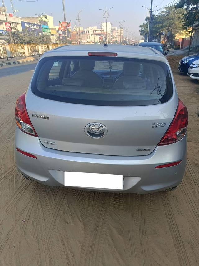 https://images10.gaadi.com/usedcar_image/4272553/original/processed_d6735532161b563feab834c678dcf833.jpg?imwidth=6401