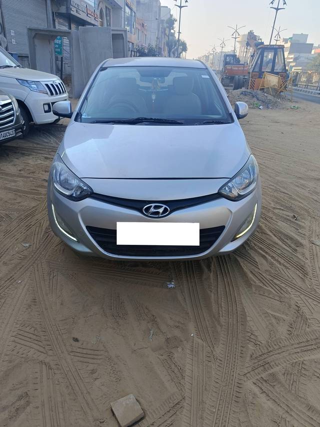 https://images10.gaadi.com/usedcar_image/4272553/original/processed_d7b305814e4881c5ccfc910cf74e7823.jpg?imwidth=6402