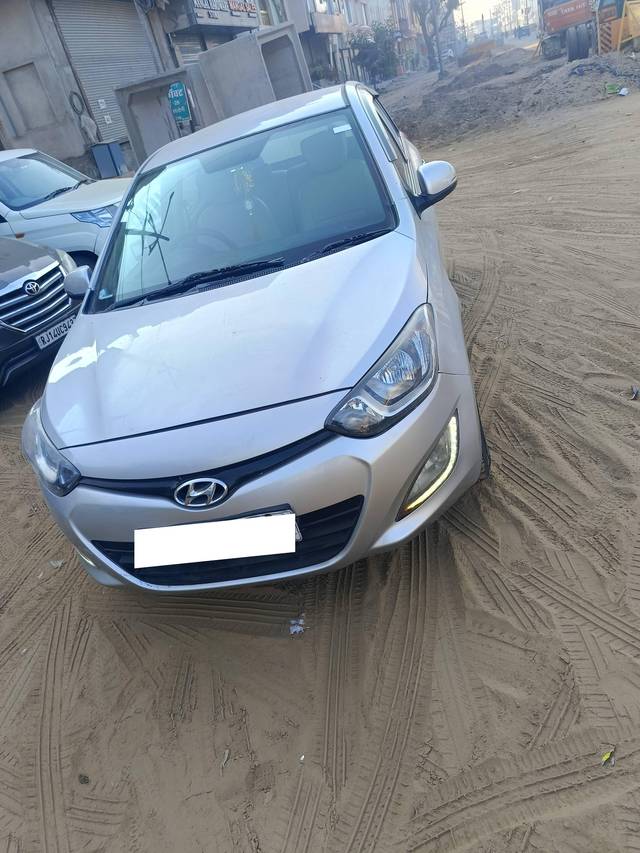 https://images10.gaadi.com/usedcar_image/4272553/original/processed_eab465a1fcc34c3ebd7dda5e727f3d91.jpg?imwidth=6400