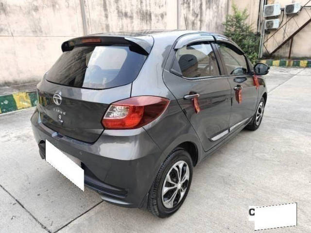 https://images10.gaadi.com/usedcar_image/4272574/original/processed_300d18ebfec2d172537988b6ffe2cdbb.png?imwidth=6401