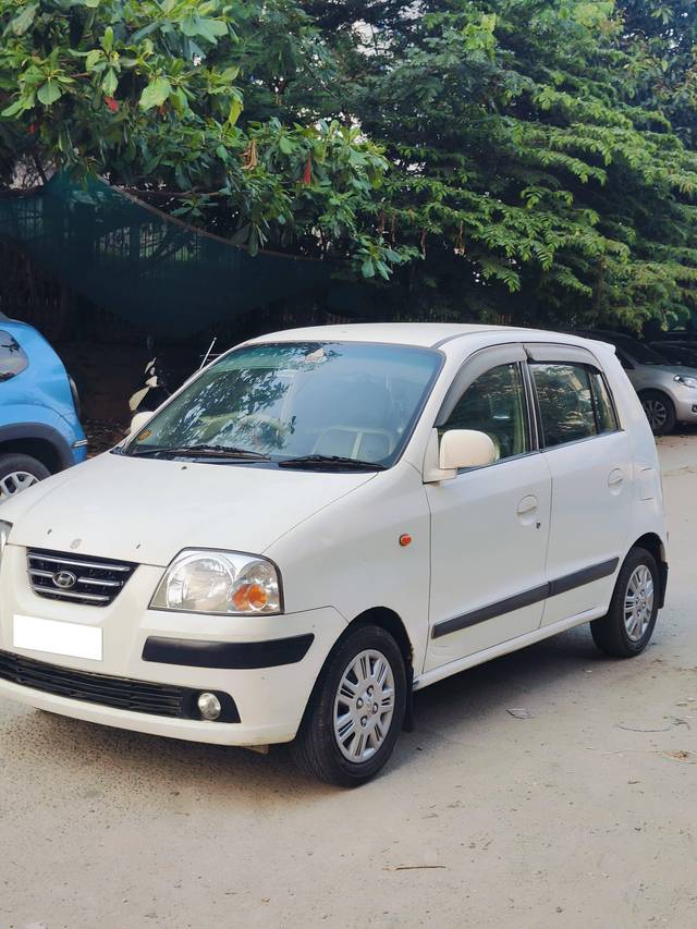 https://images10.gaadi.com/usedcar_image/4272649/original/processed_0972615e99bcd73e54e24f8987a7906e.jpg?imwidth=6402