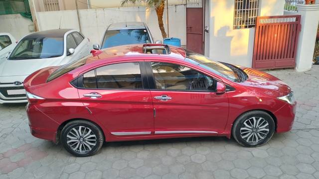 https://images10.gaadi.com/usedcar_image/4272670/original/2c6ad19e8570687f8ce28f7dad32b602.jpeg?imwidth=6401