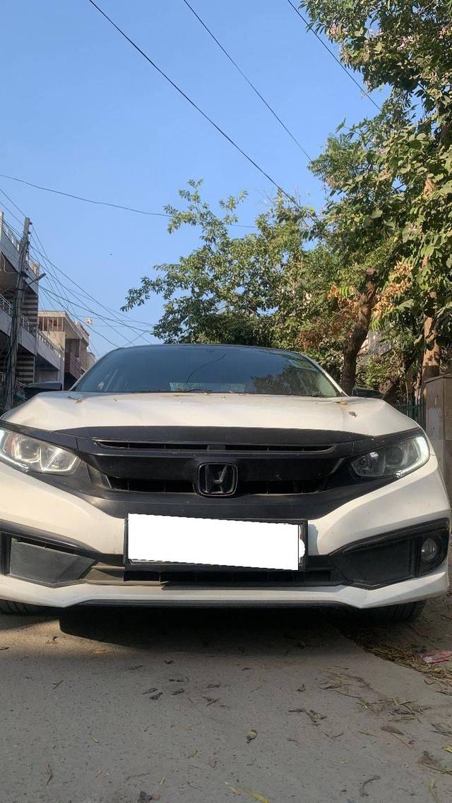 https://images10.gaadi.com/usedcar_image/4272797/original/processed_138793e36adad3343c6987cac8de5925.jpg?imwidth=6400