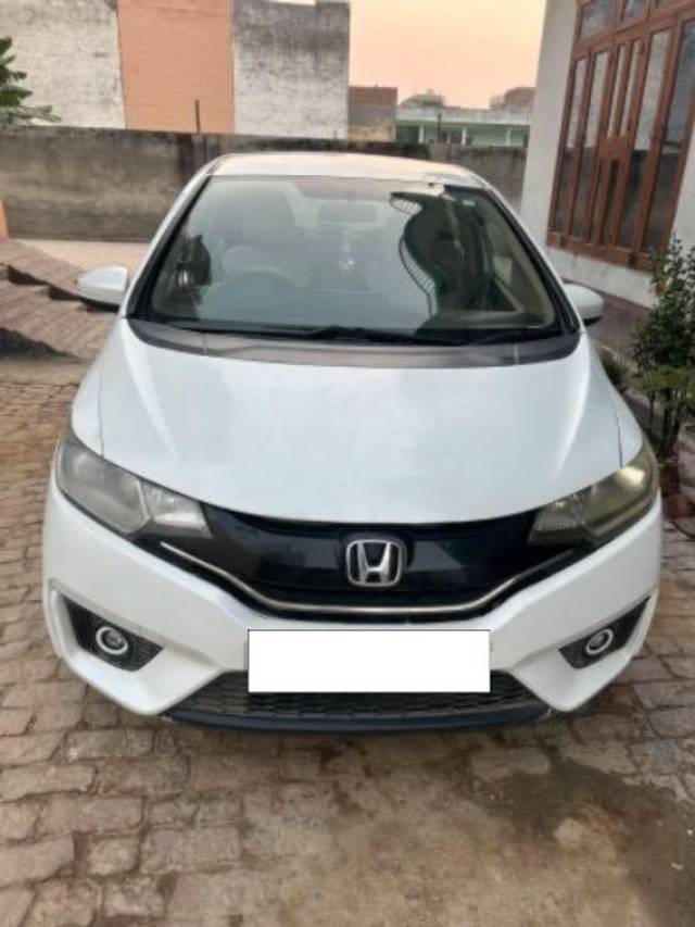 https://images10.gaadi.com/usedcar_image/4272875/original/processed_c8c290a6-9ee3-4af1-9e89-7a3785a71671.jpg?imwidth=6400