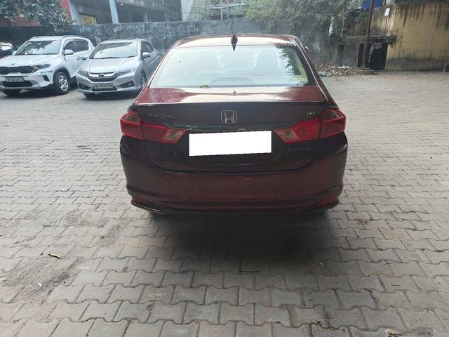 https://images10.gaadi.com/usedcar_image/4272884/original/processed_2f8eda95520c913b43dd6ef04d7fd30c.jpeg?imwidth=6402