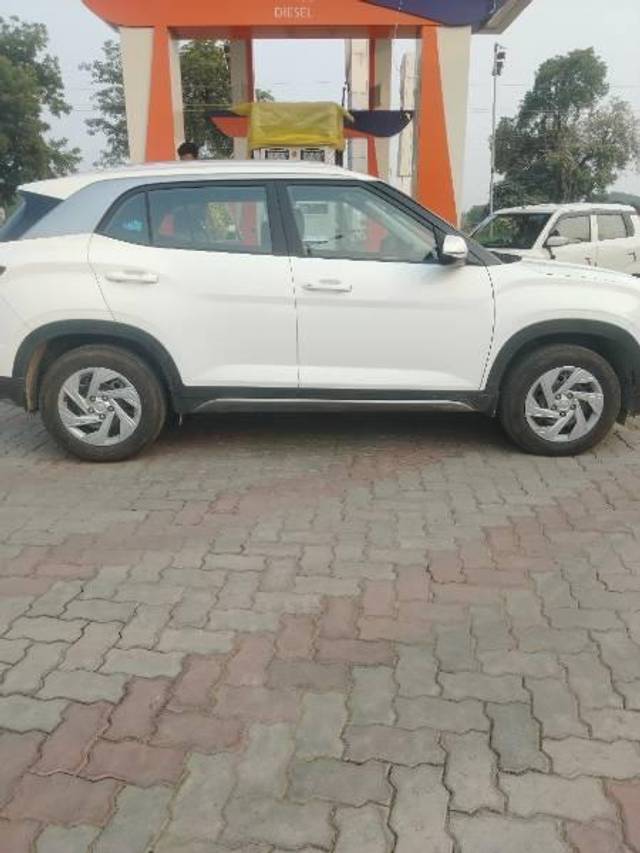 https://images10.gaadi.com/usedcar_image/4272961/original/processed_c0d1b0c9-f67e-4570-8db9-b3a69f23d698.jpg?imwidth=6401