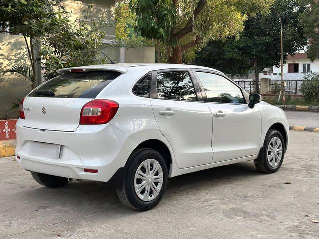 https://images10.gaadi.com/usedcar_image/4272971/original/processed_52bb4799a99844a30ff058656fc73936.jpg?imwidth=6402