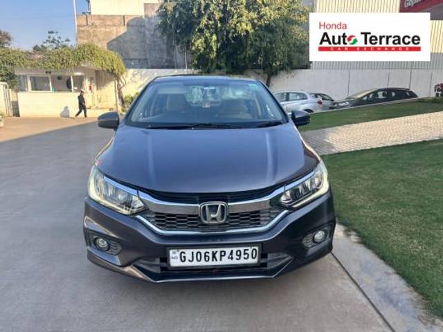 https://images10.gaadi.com/usedcar_image/4272978/original/2b8b693f1563bcec4273c0c77d0fe40c.jpeg?imwidth=6400