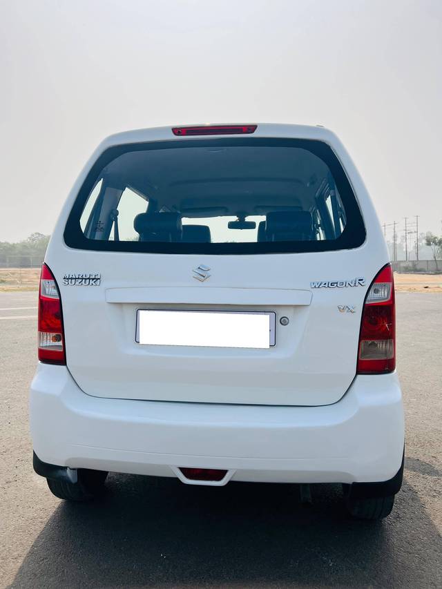 https://images10.gaadi.com/usedcar_image/4273015/original/processed_d64a0667153397f8364552d6f6e303f5.jpeg?imwidth=6401