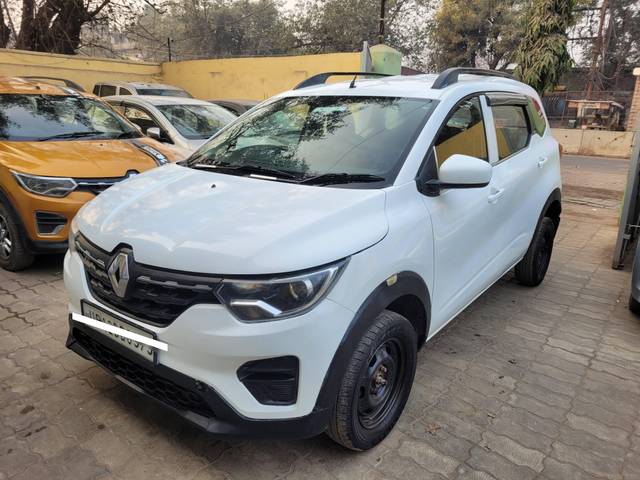 https://images10.gaadi.com/usedcar_image/4273096/original/processed_df726e3948759e36a186e9d675b14958.jpg?imwidth=6402