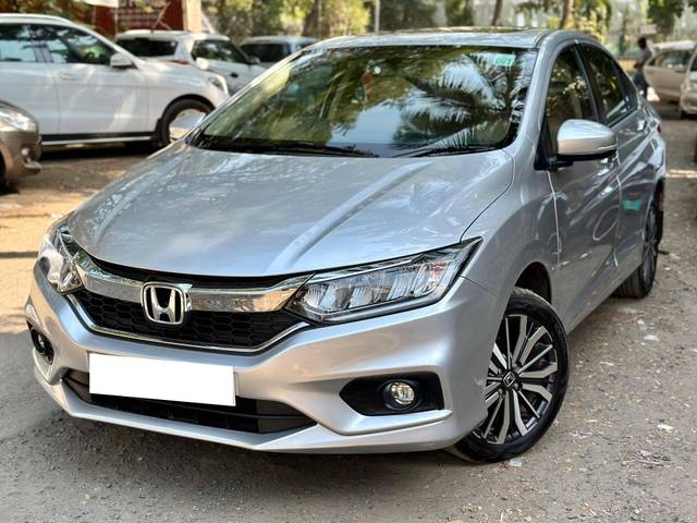 https://images10.gaadi.com/usedcar_image/4273113/original/processed_2bf119f7cd14611d8256bb29f7c9e31c.jpg?imwidth=6400