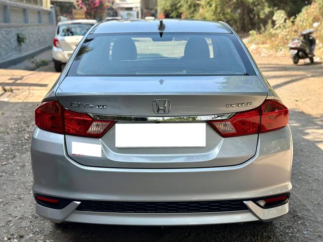 https://images10.gaadi.com/usedcar_image/4273113/original/processed_4824c0062ebbba278a2facc025891b70.jpg?imwidth=6402