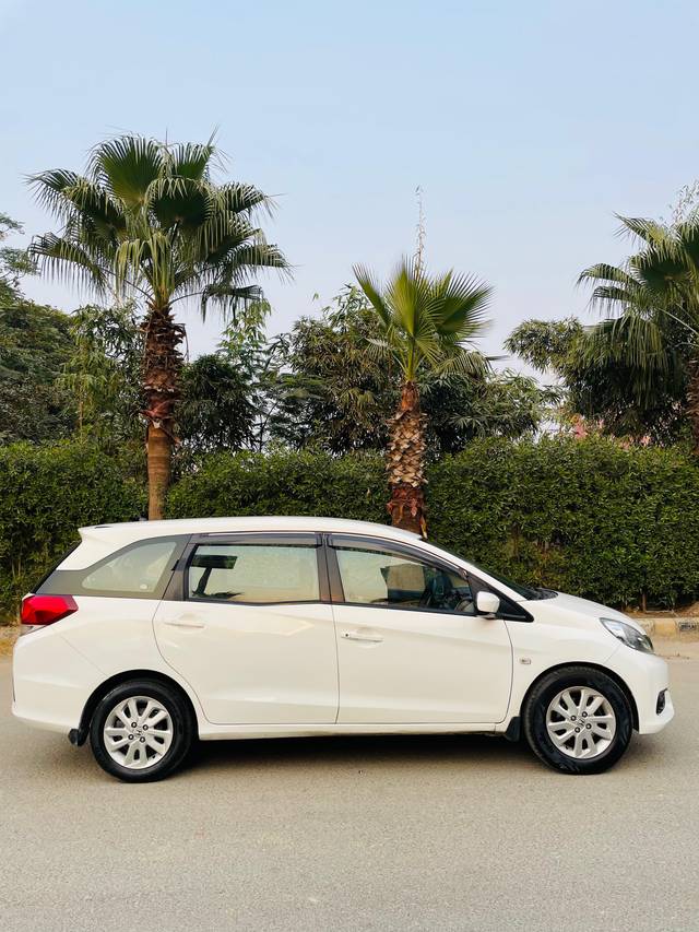 https://images10.gaadi.com/usedcar_image/4273420/original/processed_534cc411ca7efe1aa4c50336363ab655.jpg?imwidth=6401