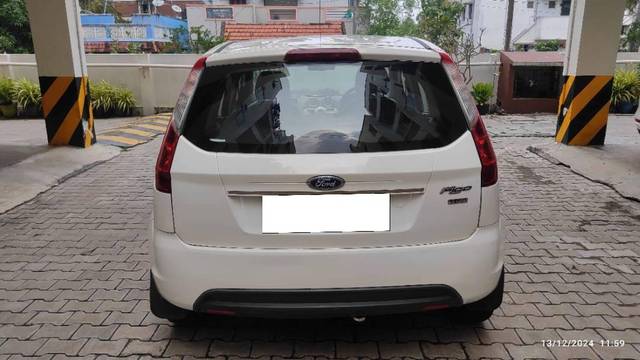 https://images10.gaadi.com/usedcar_image/4273453/original/processed_cb4cfed7-a04c-4741-a146-f48b639a7eb8.jpg?imwidth=6401