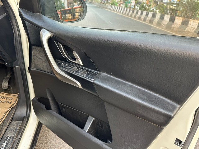 Second-hand 2018 Mahindra XUV500 W7 BSIV for sale in New Delhi-13