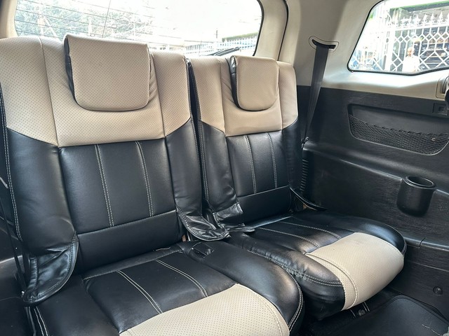 Second-hand 2018 Mahindra XUV500 W7 BSIV for sale in New Delhi-9