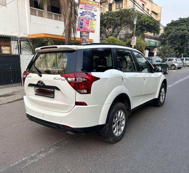 Second-hand 2018 Mahindra XUV500 W7 BSIV for sale in New Delhi-5