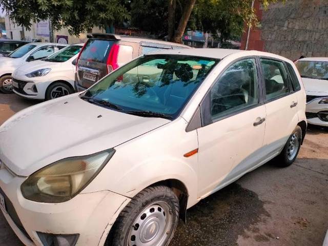 https://images10.gaadi.com/usedcar_image/4273509/original/processed_e1ca74c5-02cf-4126-a591-34f53326bb6e.jpg?imwidth=6401