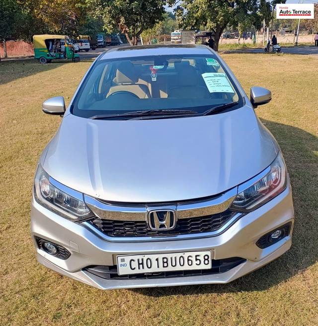 https://images10.gaadi.com/usedcar_image/4273542/original/defbd9e9419761dc2750b9b96ed5287d.jpg?imwidth=6400