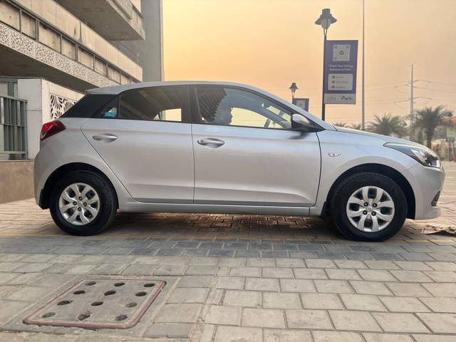 https://images10.gaadi.com/usedcar_image/4273843/original/processed_a9e4615e2630244d15d65c30935e8686.jpeg?imwidth=6401