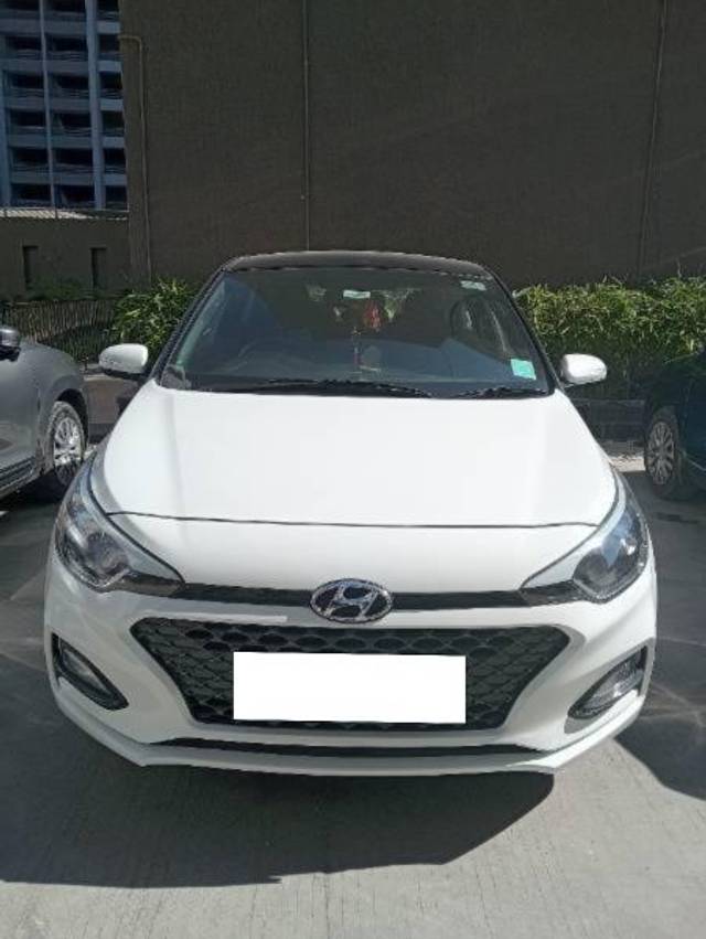 https://images10.gaadi.com/usedcar_image/4273848/original/processed_1a01846f-03b9-49e8-ac63-48bada495489.jpg?imwidth=6401