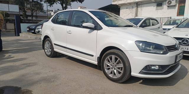 https://images10.gaadi.com/usedcar_image/4273865/original/processed_6d6b26530245c596f09b31f7d47c8dfd.jpg?imwidth=6402