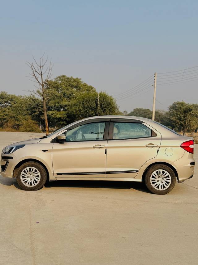 https://images10.gaadi.com/usedcar_image/4273872/original/5c87117a2b4027f1f26280fcff1003f2.jpg?imwidth=6402