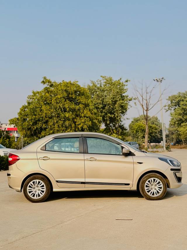 https://images10.gaadi.com/usedcar_image/4273872/original/e191d16315f9c4e42f9fa2170d2bdbd8.jpg?imwidth=6401