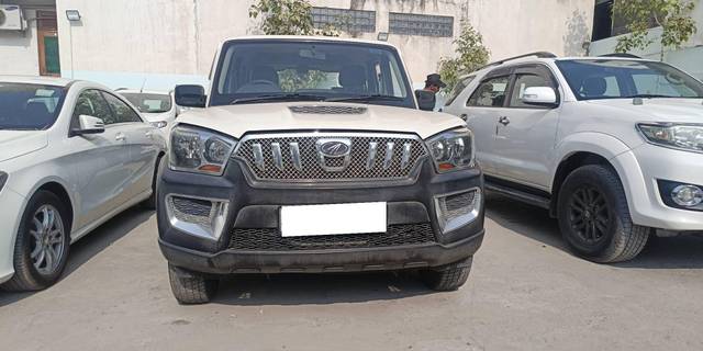 https://images10.gaadi.com/usedcar_image/4273873/original/processed_f318a112b1b7927c4d0015dc71e0e5dc.jpg?imwidth=6401