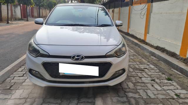 https://images10.gaadi.com/usedcar_image/4273910/original/processed_a5ab2dab33f758a24fea5e3c709c00c4.jpg?imwidth=6400