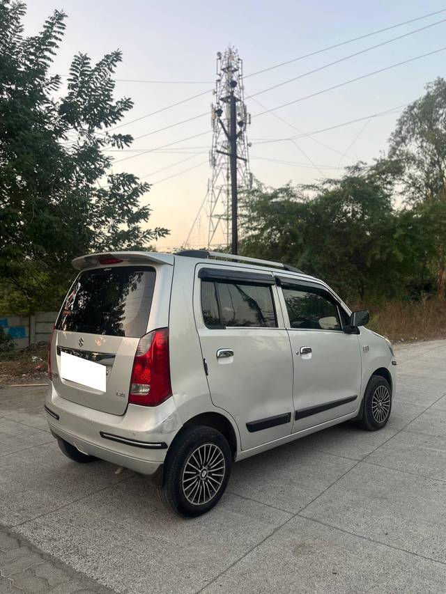 https://images10.gaadi.com/usedcar_image/4273918/original/processed_d42145684dd4d13bce9608a4ebb7cda1.jpg?imwidth=6401