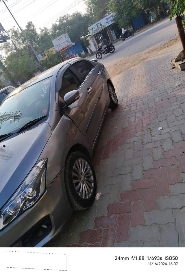 https://images10.gaadi.com/usedcar_image/4273938/original/processed_7c9e4bea54a26e58b5cc60271910b3fd.jpg?imwidth=6402