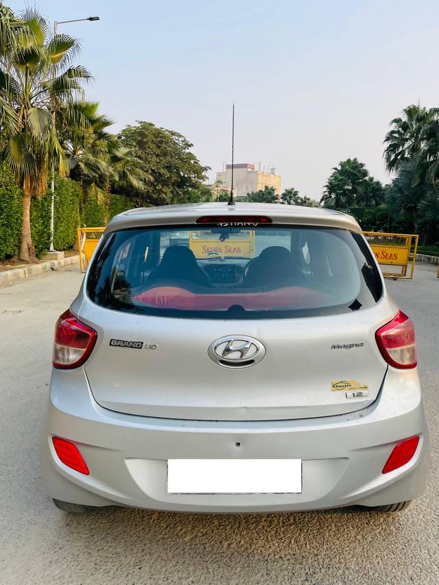 https://images10.gaadi.com/usedcar_image/4273939/original/processed_2033625f8d55dcc49e2365d30b246a45.jpg?imwidth=6401