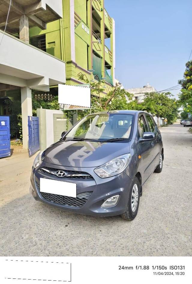 https://images10.gaadi.com/usedcar_image/4273978/original/processed_fb7b5d54ed9dcae85d1c21b20be936c7.jpg?imwidth=6400