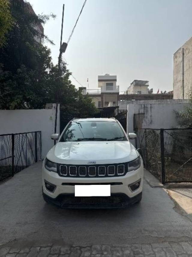 https://images10.gaadi.com/usedcar_image/4274021/original/processed_4d9982b7-57fd-47d5-ada9-4bc232c84c20.jpeg?imwidth=6402