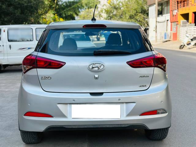 https://images10.gaadi.com/usedcar_image/4274052/original/processed_355beabc6bffbf93704643cfc14e0f82.jpg?imwidth=6401