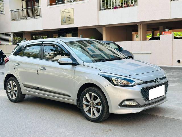 https://images10.gaadi.com/usedcar_image/4274052/original/processed_9ef314d0033c7d9027ceadc3e61c3880.jpg?imwidth=6400