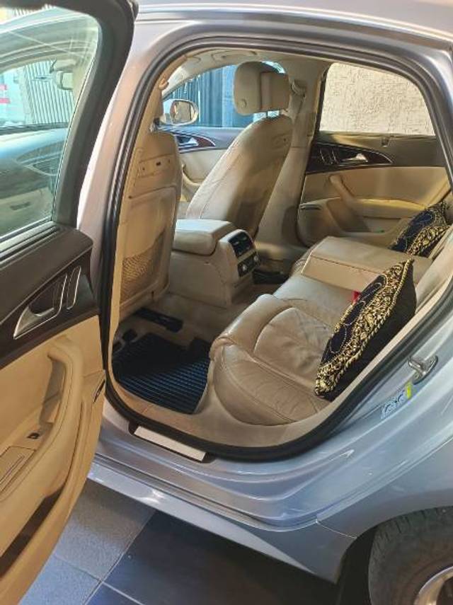 https://images10.gaadi.com/usedcar_image/4274073/original/b67beef2f5743099ad1ddbcb260b6b14.jpeg?imwidth=6401