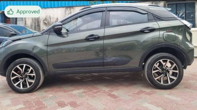 https://images10.gaadi.com/usedcar_image/4274118/original/processed_5057f163-a5e5-445f-8920-3e72bd52d490.jpg?imwidth=6402