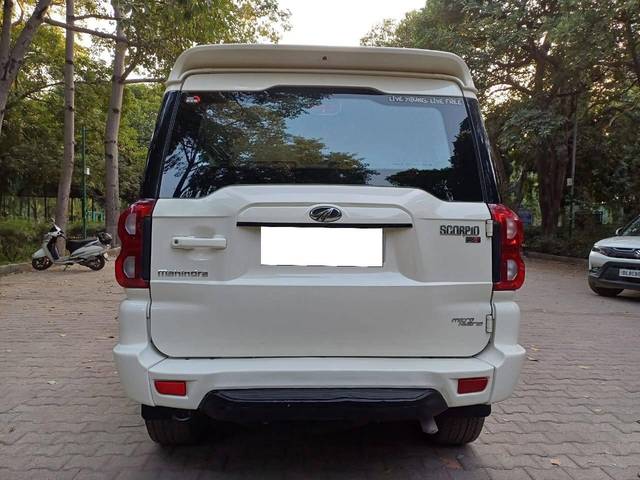 https://images10.gaadi.com/usedcar_image/4274125/original/processed_bd4b082a9c43ca0f77f981ed9f5c3f11.jpg?imwidth=6402