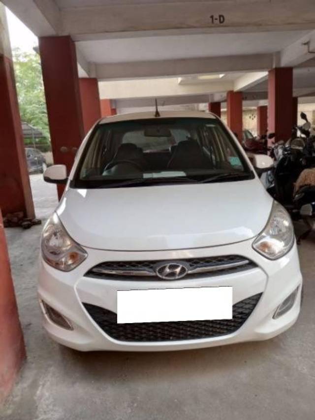 https://images10.gaadi.com/usedcar_image/4274221/original/processed_6edf2f7d-8ed7-4c27-9a08-ab125aff8ea1.jpg?imwidth=6402