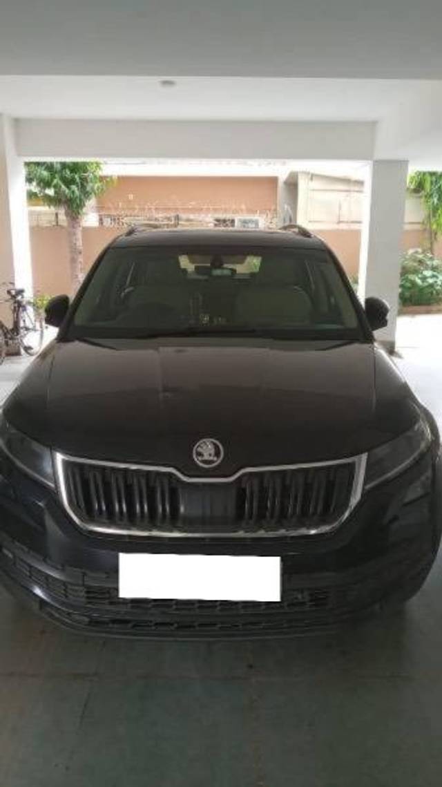 https://images10.gaadi.com/usedcar_image/4274244/original/processed_8c8ed084-b7f7-4c3e-a539-855942d332ad.jpeg?imwidth=6402